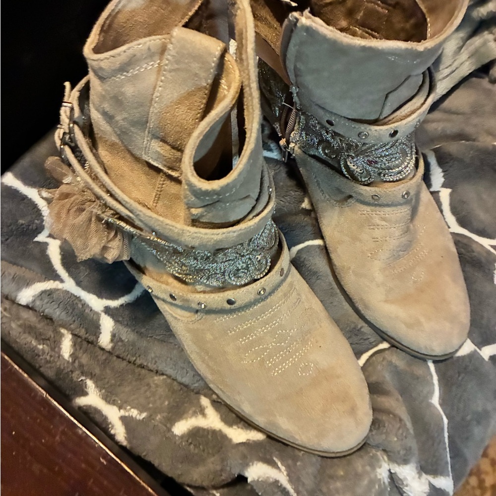 Stylish Tan Women's Boots